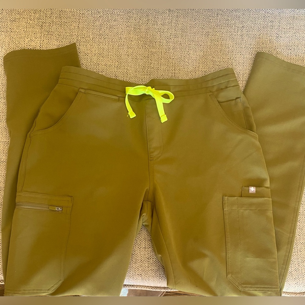 Limited addition FIGS Martini Olive Yola Skinny Scrub Pant. New without tags.